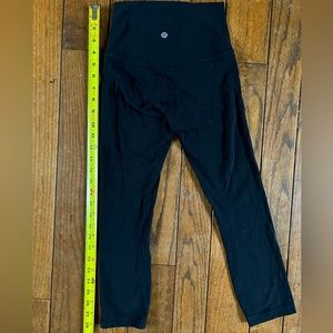 Lululemon black 3/4 length leggings XS